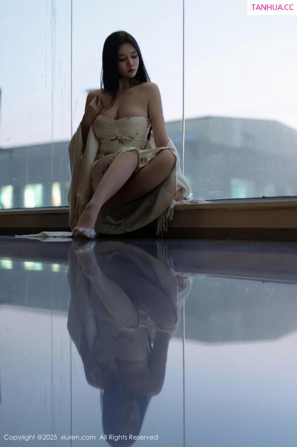 小娜比  [XiuRen]高清写真图 2025.02.18 No.9899 娜比 丝袜美腿第42张图片